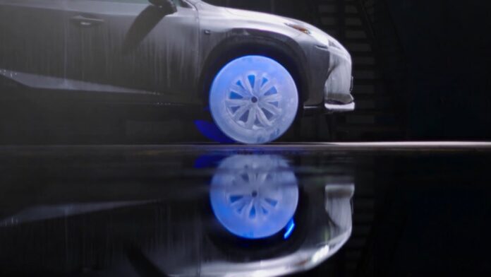 Car wheels made of ice acrylic