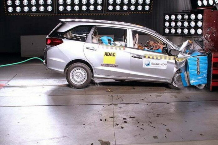 honda mobilio crash test