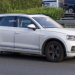 2018-vw-touareg-VW-india-spyshot (3)