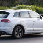 2018-vw-touareg-VW-india-spyshot (4)