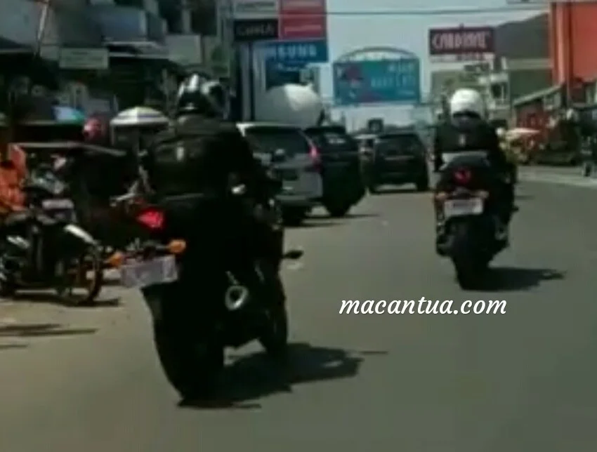 Yamaha R3 Facelift Spied (2)