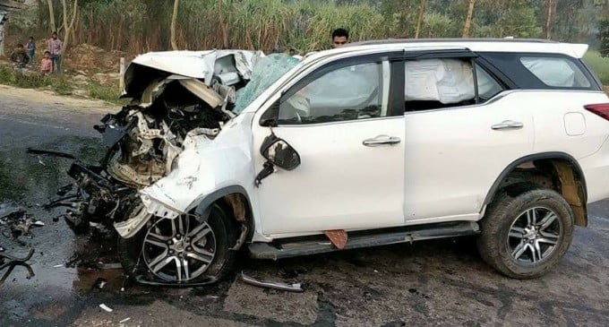 Toyota Fortuner Crashes And All Airbags Deploy Still Four