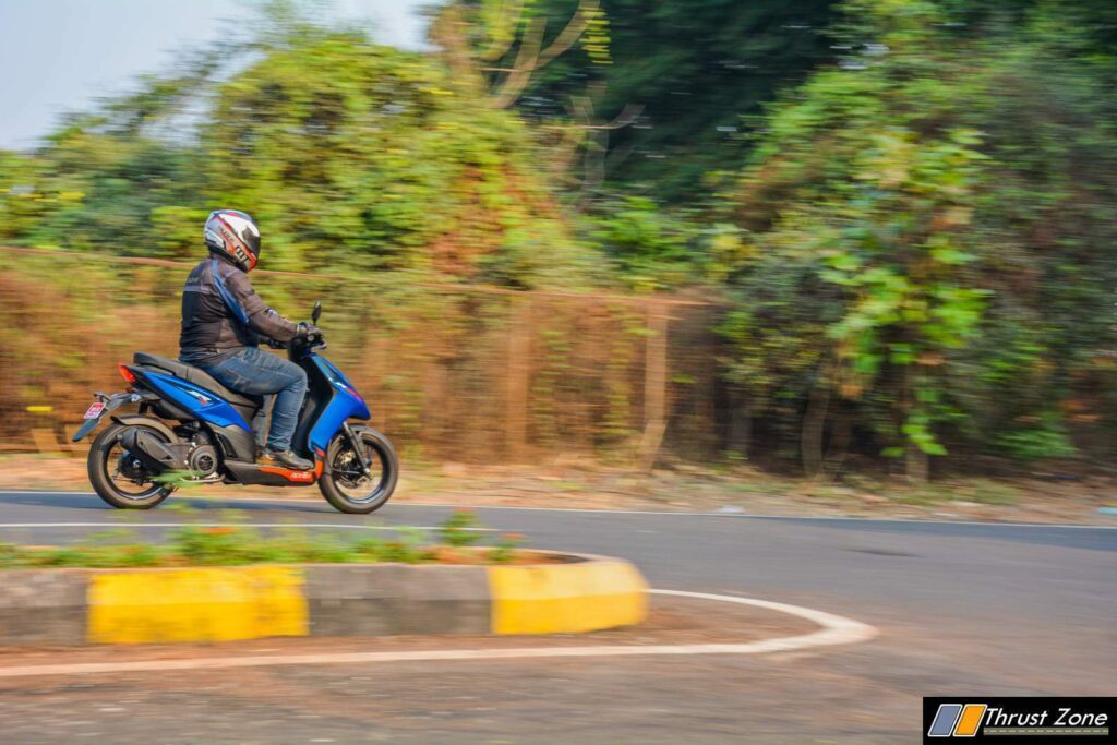 2018-Aprilia-SR-125-Review-17