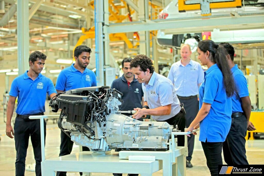 06 Sachin Tendulkar with Anna University Students at BMW Group Plant Chennai-Skill-next-intiative (1)