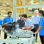 06 Sachin Tendulkar with Anna University Students at BMW Group Plant Chennai-Skill-next-intiative (1)