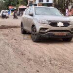 Mahindra-XUV-700-spied (1)