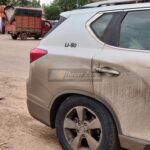 Mahindra-XUV-700-spied (4)