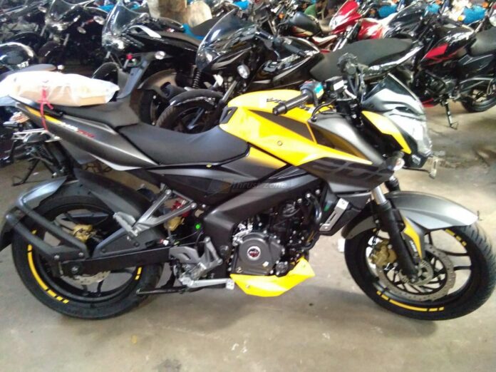 2019 Bajaj Pulsar NS200 Yellow Color (2)