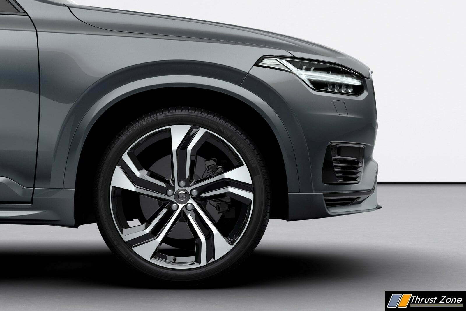 https://www.thrustzone.com/wp-content/uploads/2019/02/248306_The_refreshed_Volvo_XC90_R-Design_T8_Twin_Engine_in_Thunder_Grey.jpg