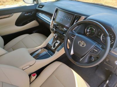 Toyota-VellFire-India-Lauch (2)