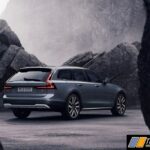 The_refreshed_Volvo_V90_B6_AWD_Cross_Country_in_Thunder_Grey
