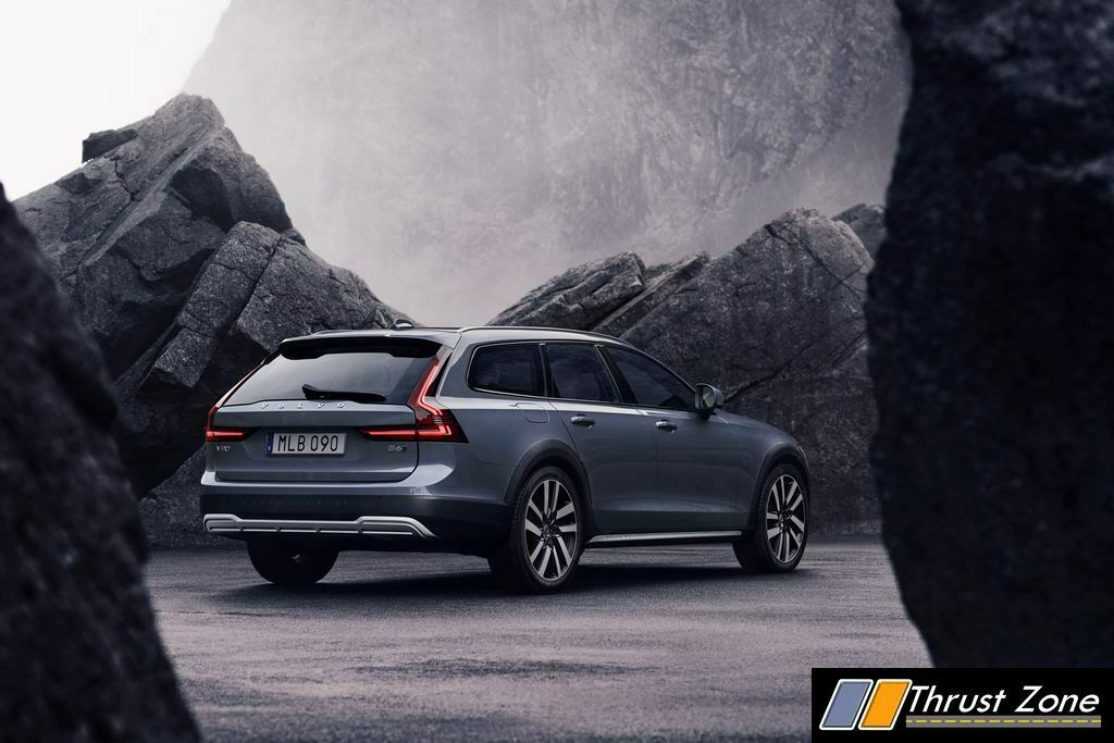 The_refreshed_Volvo_V90_B6_AWD_Cross_Country_in_Thunder_Grey