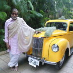 Amitabh Bachan Gets Gifted A Ford Perfect (3)