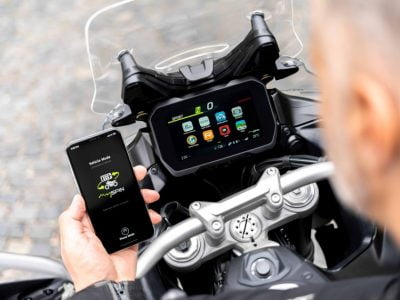 World’s First Fully Integrated Bosch Split Screen For Motorcycles (2)