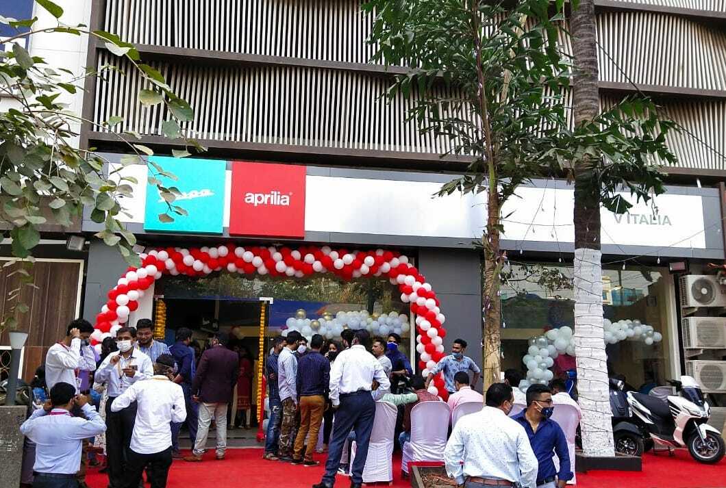 Vespa and Aprilia Chembur Showroom Inaugurated