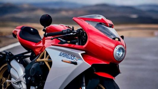 2021-mv-agusta-superveloce-rosso-close-1024