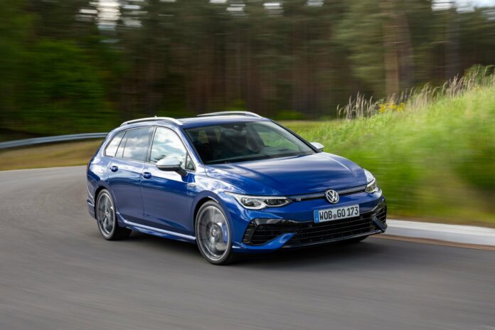 2022 Volkswagen Golf R Estate Is What We All Want (1)