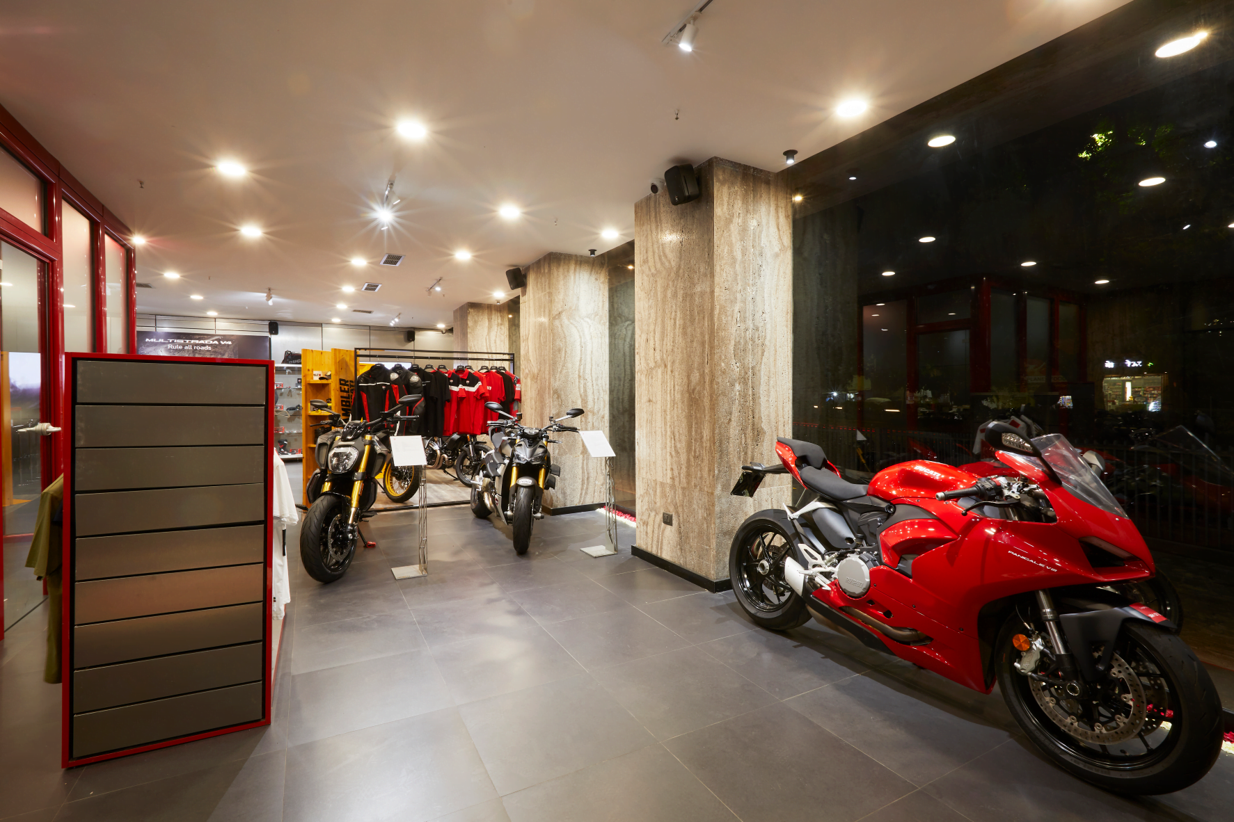 New Pune Ducati Showroom Inaugurated With Dealer Partner Legacy Motor (1)