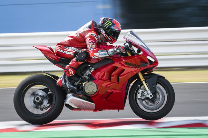2022 Ducati Panigale V4 India Price Specs launch (1)