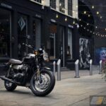 2022-Triumph-gold-line-Special Edition T120 Black Gold Line (3)