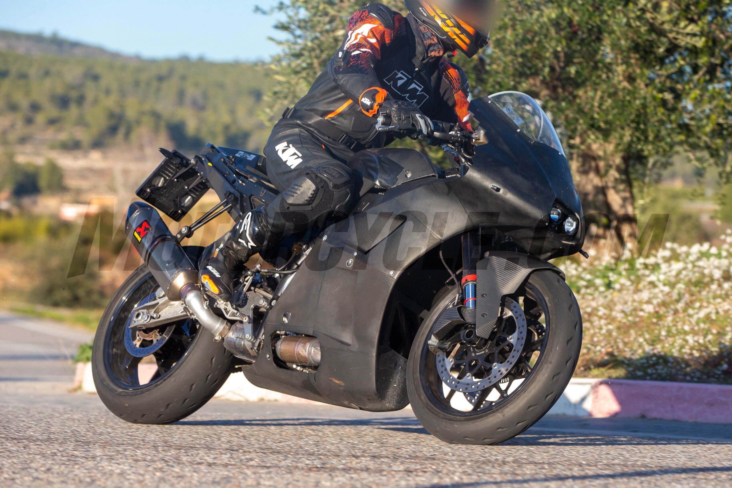 KTM RC990 Spotted Testing, Launch Likely In 2024 (2)