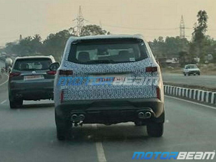 MG-Gloster-Facelift-Spied-Rear