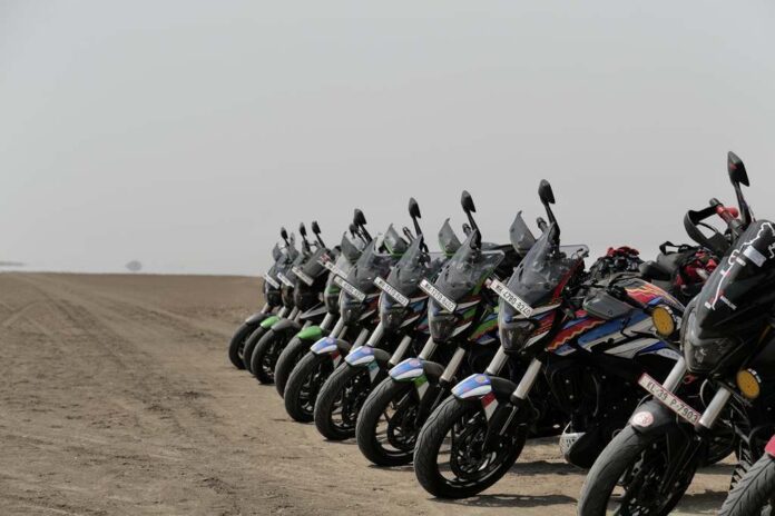 Bajaj Concludes Dominar Mumbai–Rann of Kutch–Mumbai Ride (2)