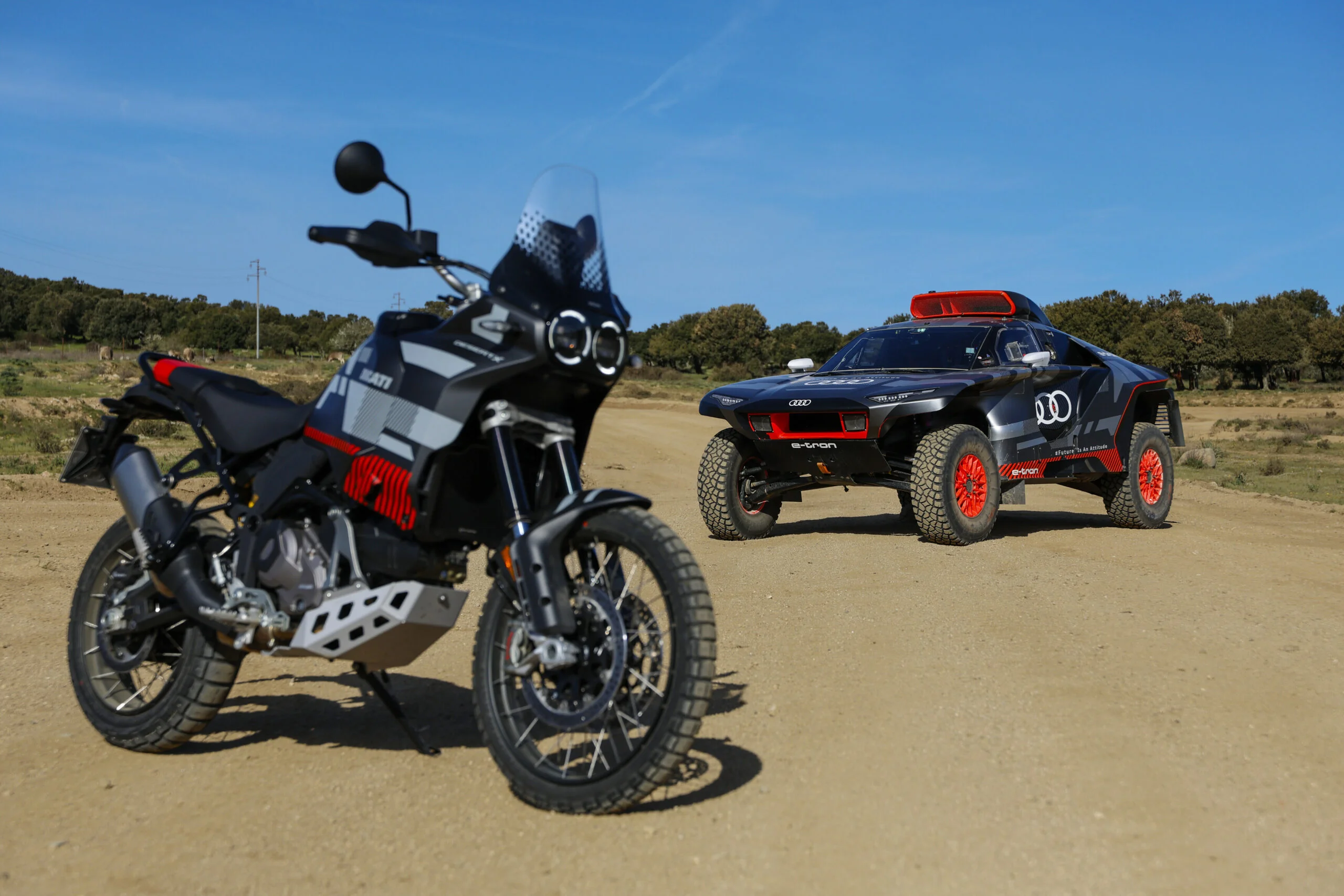 Ducati DesertX, Audi RS Q e-tron