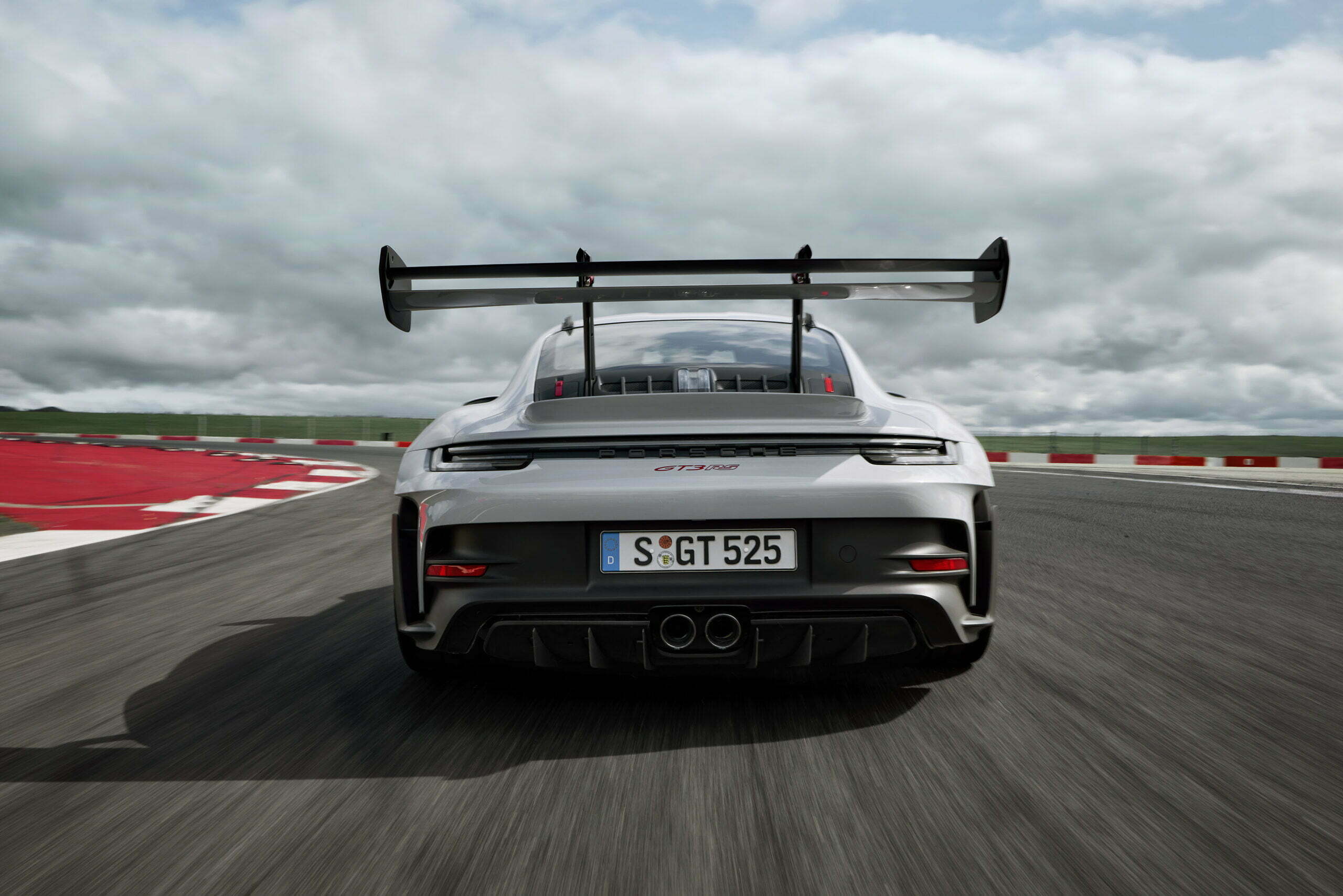 New 2022 Porsche 911 GT3 RS Revealed (4)