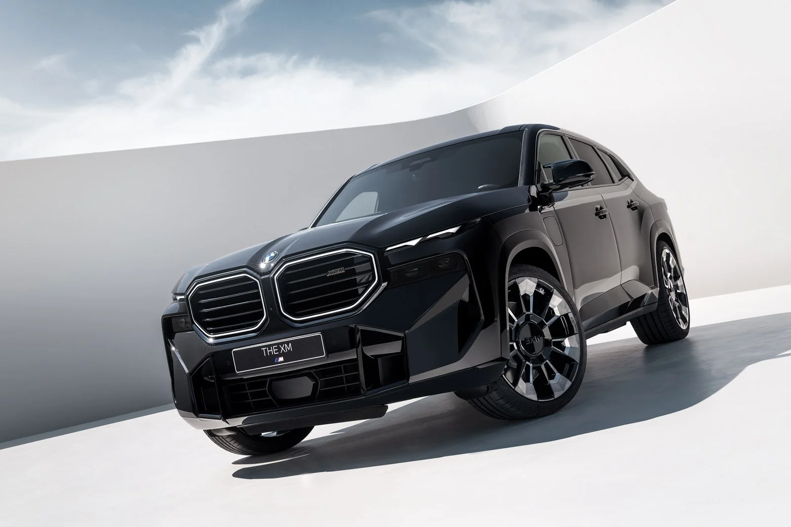 BMW XM V8 Engine Hybrid SUV Is Keeping ICE And SUV's Alive! (7)