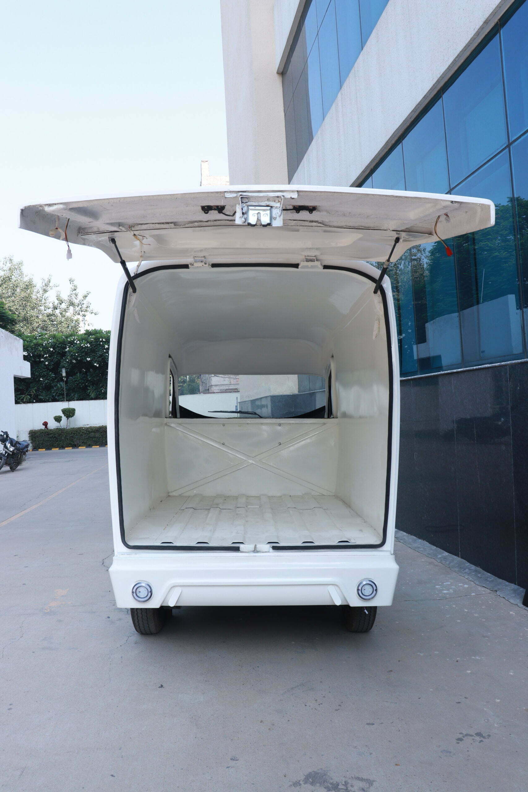Dandera Ventures Launches OTUA Electric 3 Wheeler With 165 Km Range
