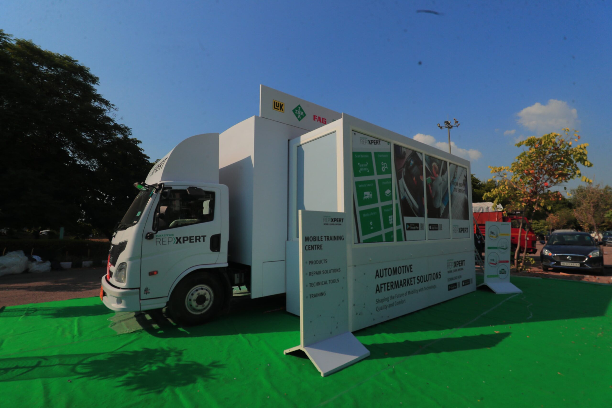 Schaeffler India flags off REPXPERT Mobile Aftermarket Technical Training Van (1)