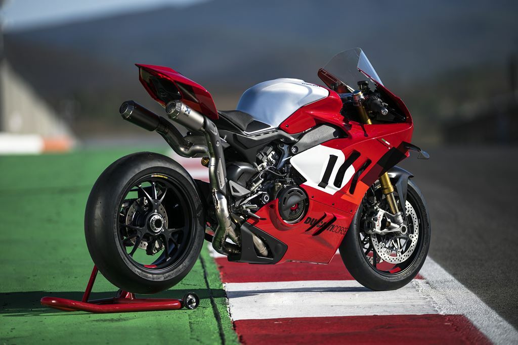 240 BHP Ducati Panigale V4R (1)