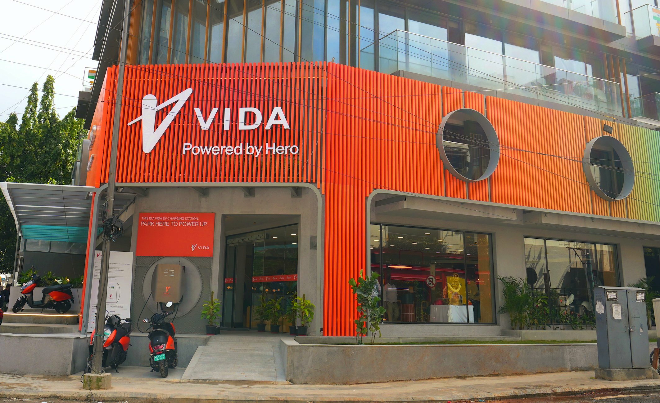 First Hero Vida Showroom Inaugurated In Bangalore - Test Drive Begin (1)