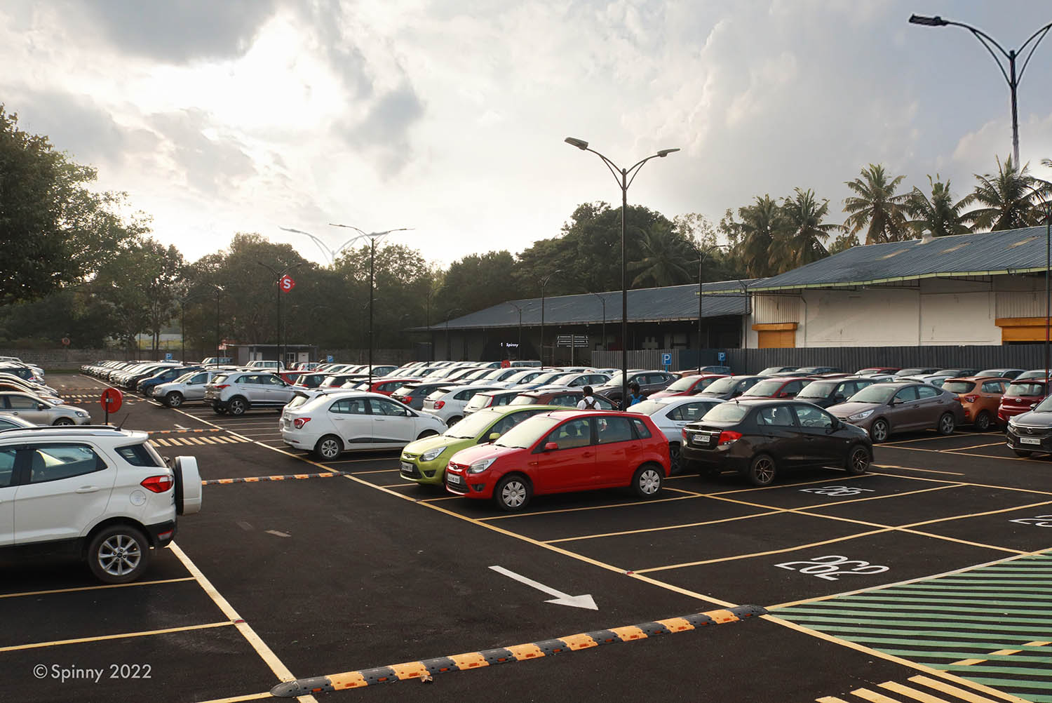 Spinny Park Opens In Bengaluru To Display Pre-Owned Cars (1)