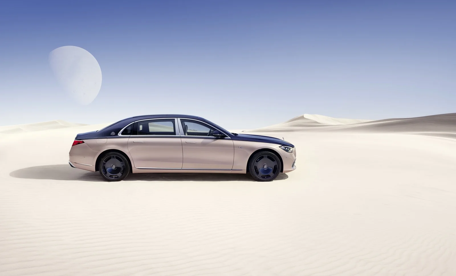 The limited-edition series Mercedes-Maybach S-Class Haute Voiture (2)