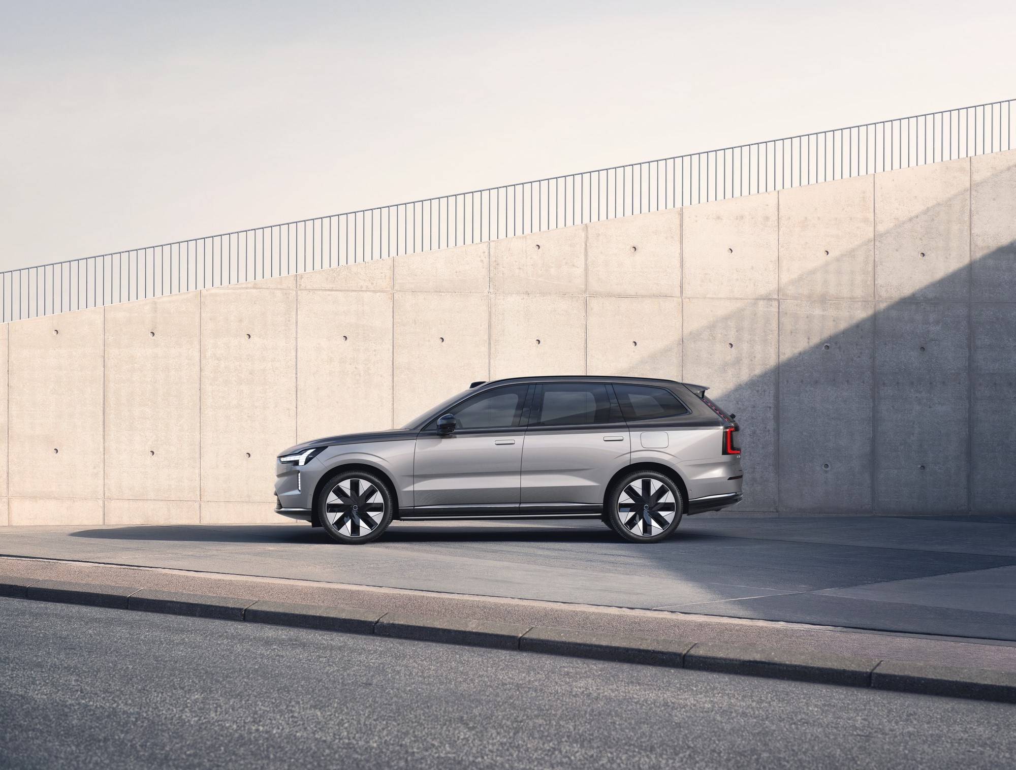 2023 Volvo EX90 Excellence India launch price specs