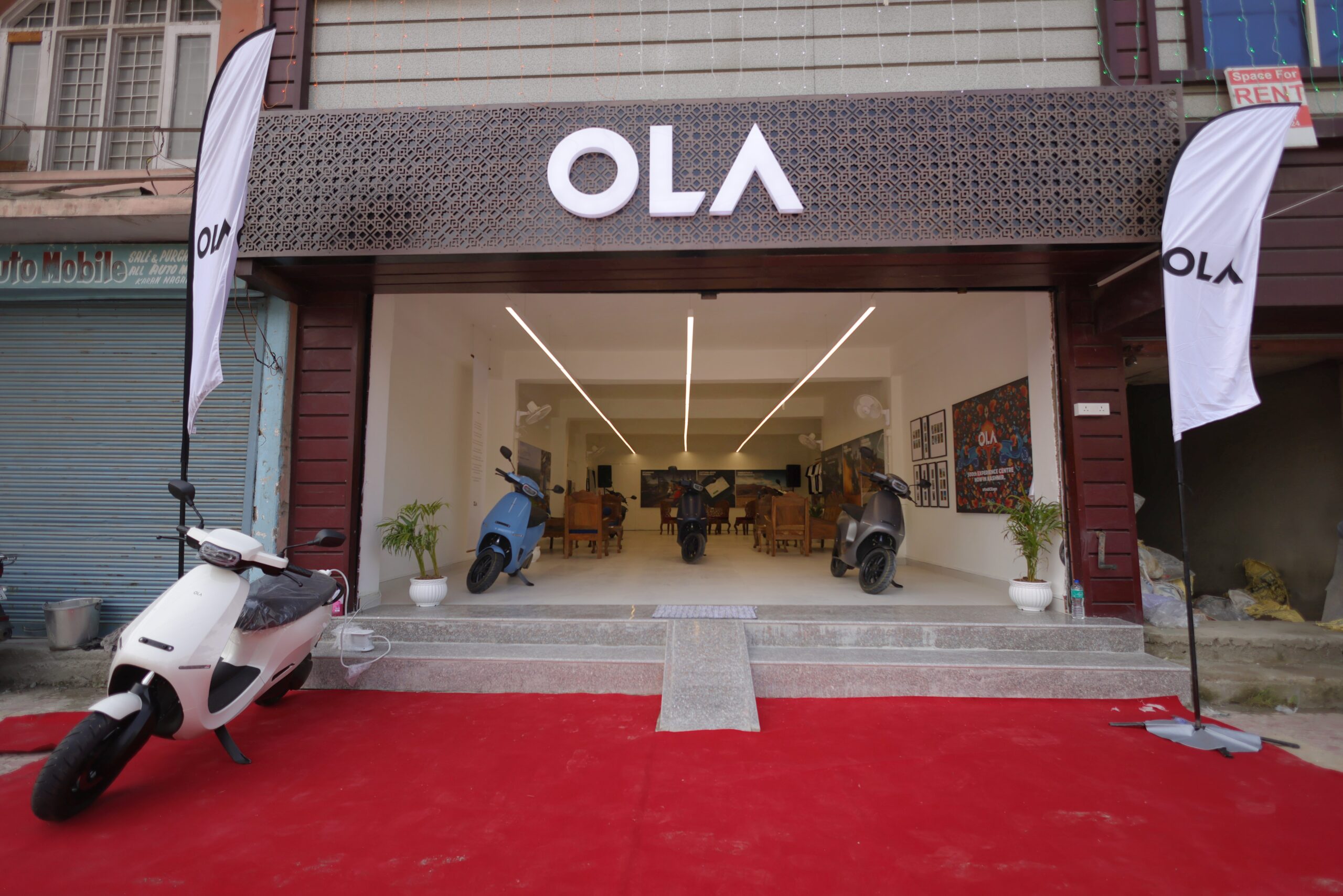 Ola Electric 500th Experience Centre Opens In Srinagar