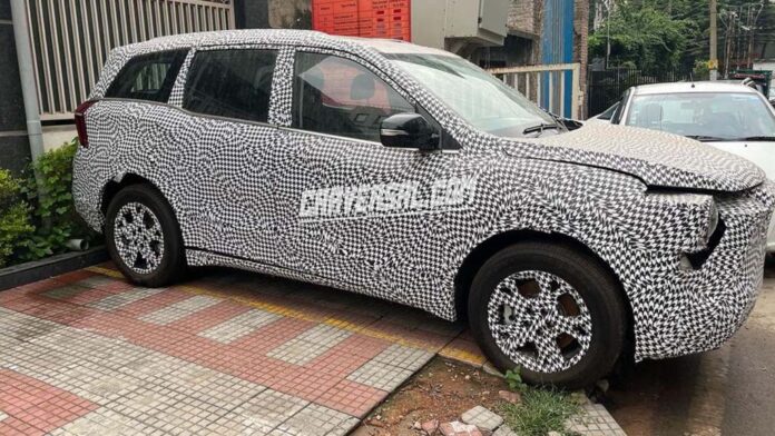 Mahindra XUV 800 Electric Spied - Ready For Launch? - XUV E.8?