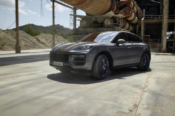 Porsche Cayenne Turbo E-Hybrid Is Most Powerful SUV Till Date (2)