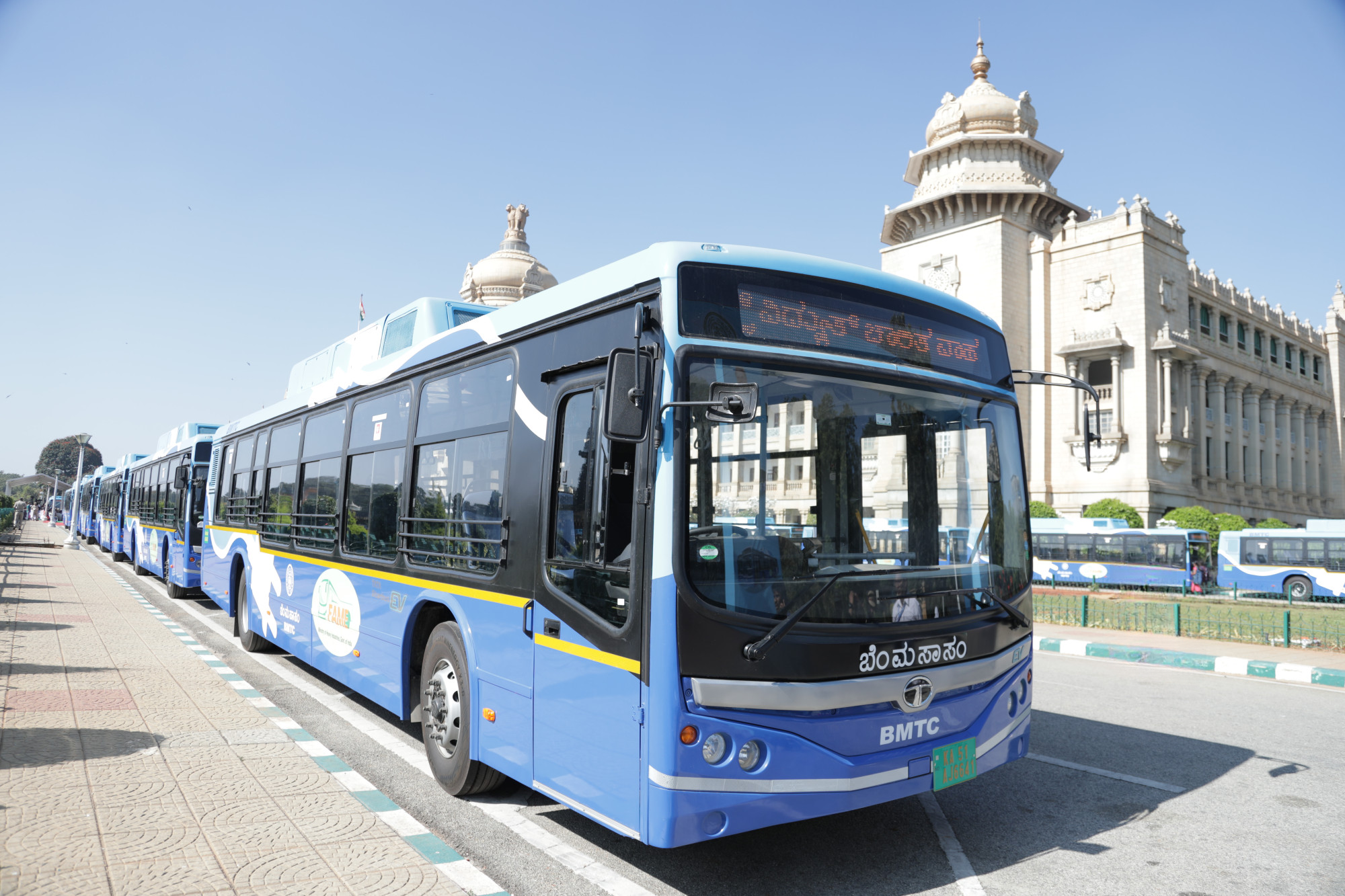 Tata Motors electrifies Bengaluru’s urban commuting with 100 Starbus EVs (1)