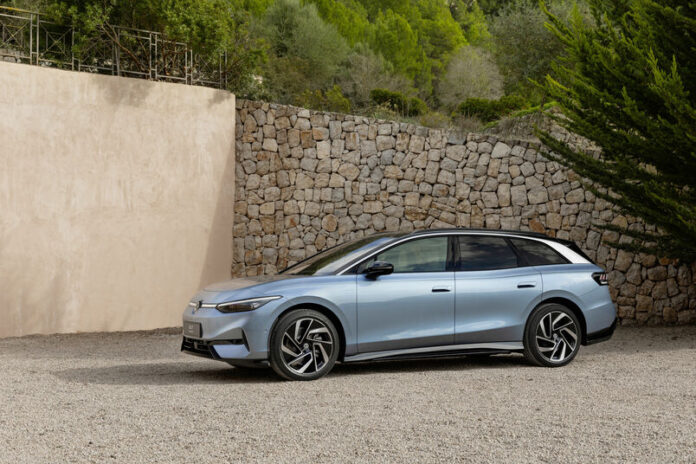 All-Electric Volkswagen ID.7 Tourer Revealed! (2)