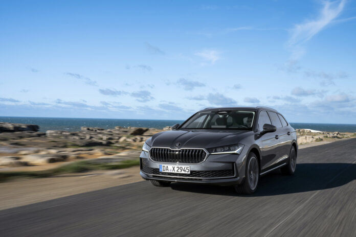 2025-skoda-superb-sportline (1) 2025-skoda-superb-sportline (1)