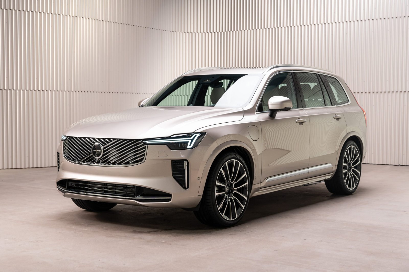 2025 Volvo XC90 Facelifted Revealed Globally