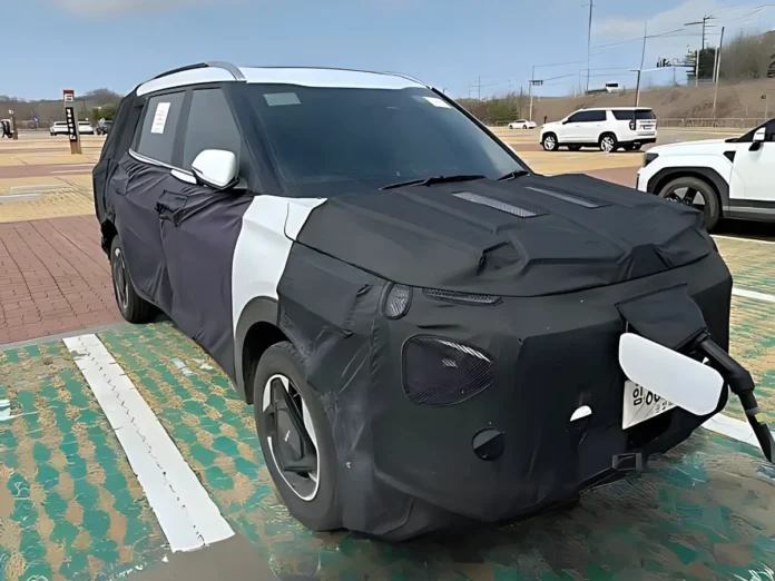 Kia Carens EV Confirmed And Spied Charging! - First 7 Seater EV!