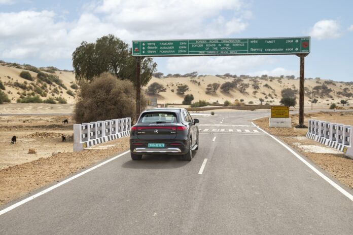 Mercedes-Benz Achieves GUINNESS WORLD RECORD With Made in India EQS SUV 450 4MATIC