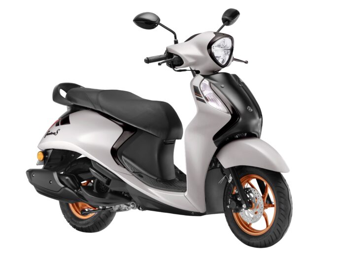 2025 Yamaha Fascino 125 & RayZR 125 Hybrid Launched