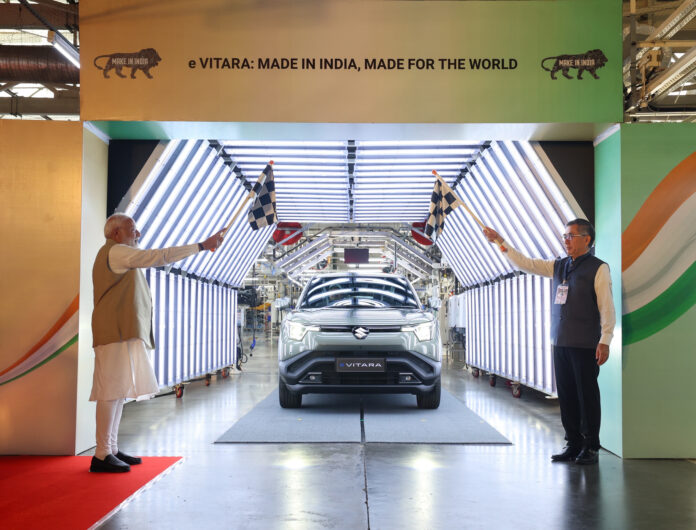 Hon'ble PM Shri Narendra Modi & Mr. Toshihiro Suzuki, Representative Director & President, SMC flag off e VITARA from Plant C of Suzuki