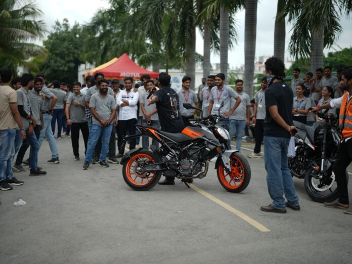 KTM duke 160 college
