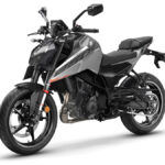 727182_MY26-KTM-250-DUKE-Silver-front-left_EU_GLOBAL_INDIA_IMAGES